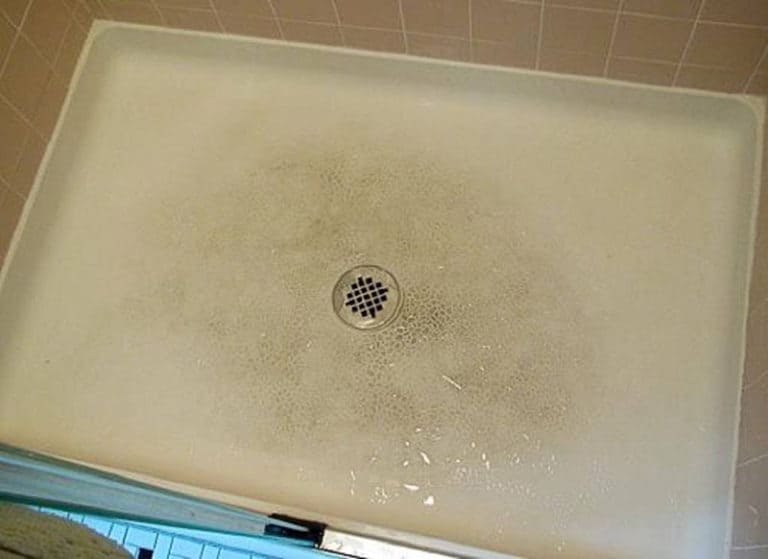 how-to-clean-a-fiberglass-shower-with-no-effort-2024