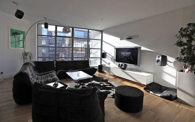 Black and White Room Decor with Elegant Furnishings